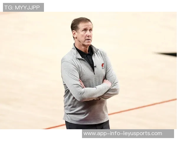 勇士助教斯托茨与昔日爱徒利拉德赛前亲切交流回忆共事岁月