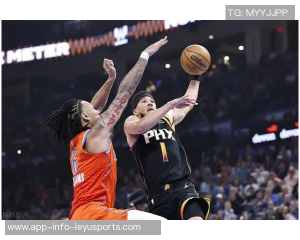 布克手感低迷却助攻频频半场仅得6分4失误展现团队配合